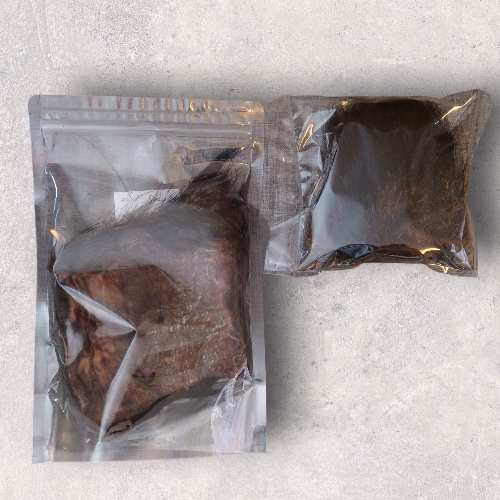 Vildsvinshud med borst/päls 1bit - leksak/berikning