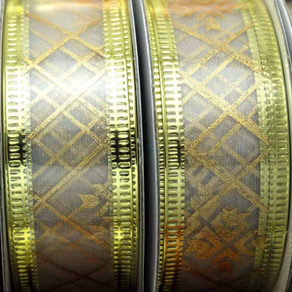 Vit med Juliga Gulddetaljer Ränder Organzaband 25mm 2,5m