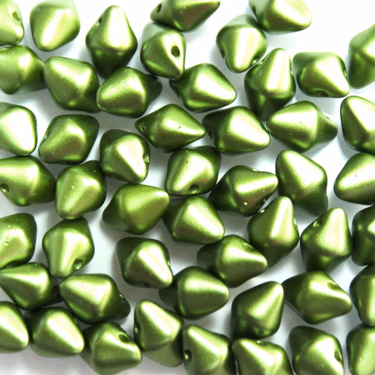 Alabaster Pastel Olivine Spiky Button 50st