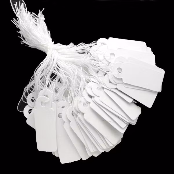 Prislappar med snöre 2,5x1,3cm ca 100st