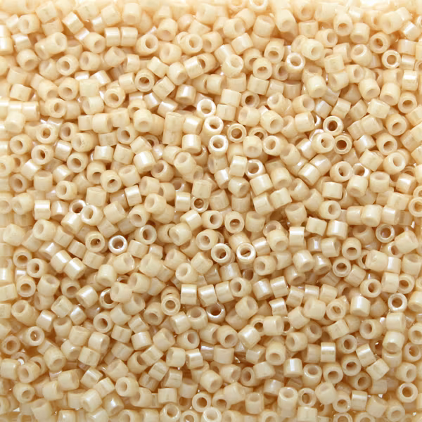 Opaque Light Caramel Luster DB-0205 Delica 11/0 5g