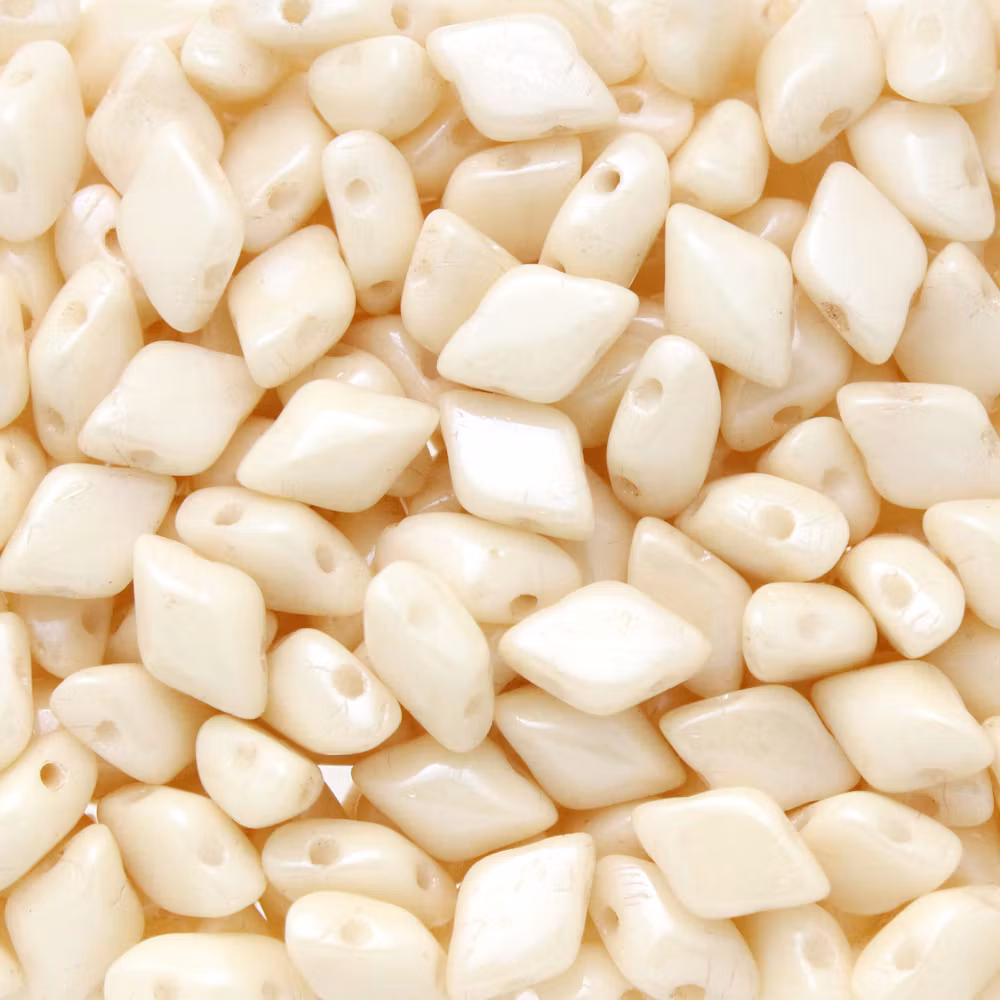 Opaque White Beige Luster Gemduo 10g