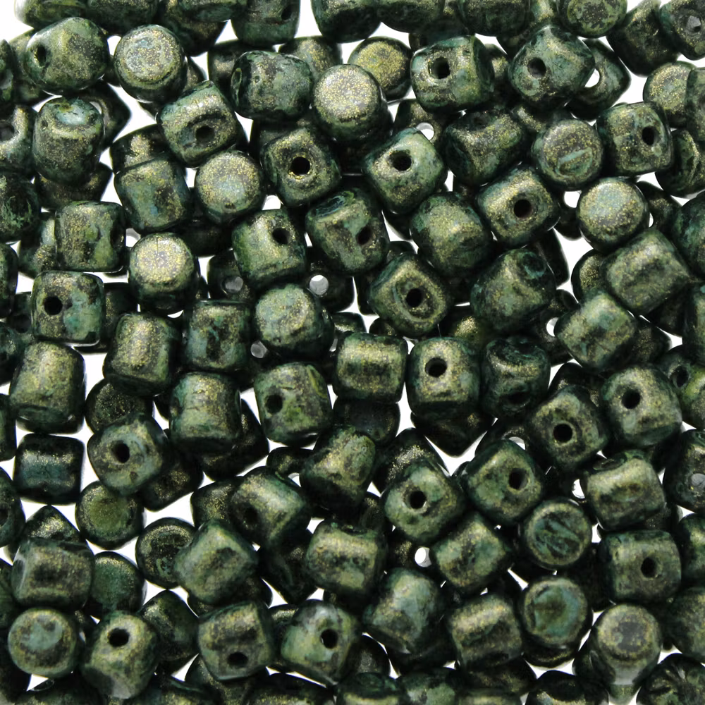 Metallic Mat Green Spotted Minos 5g