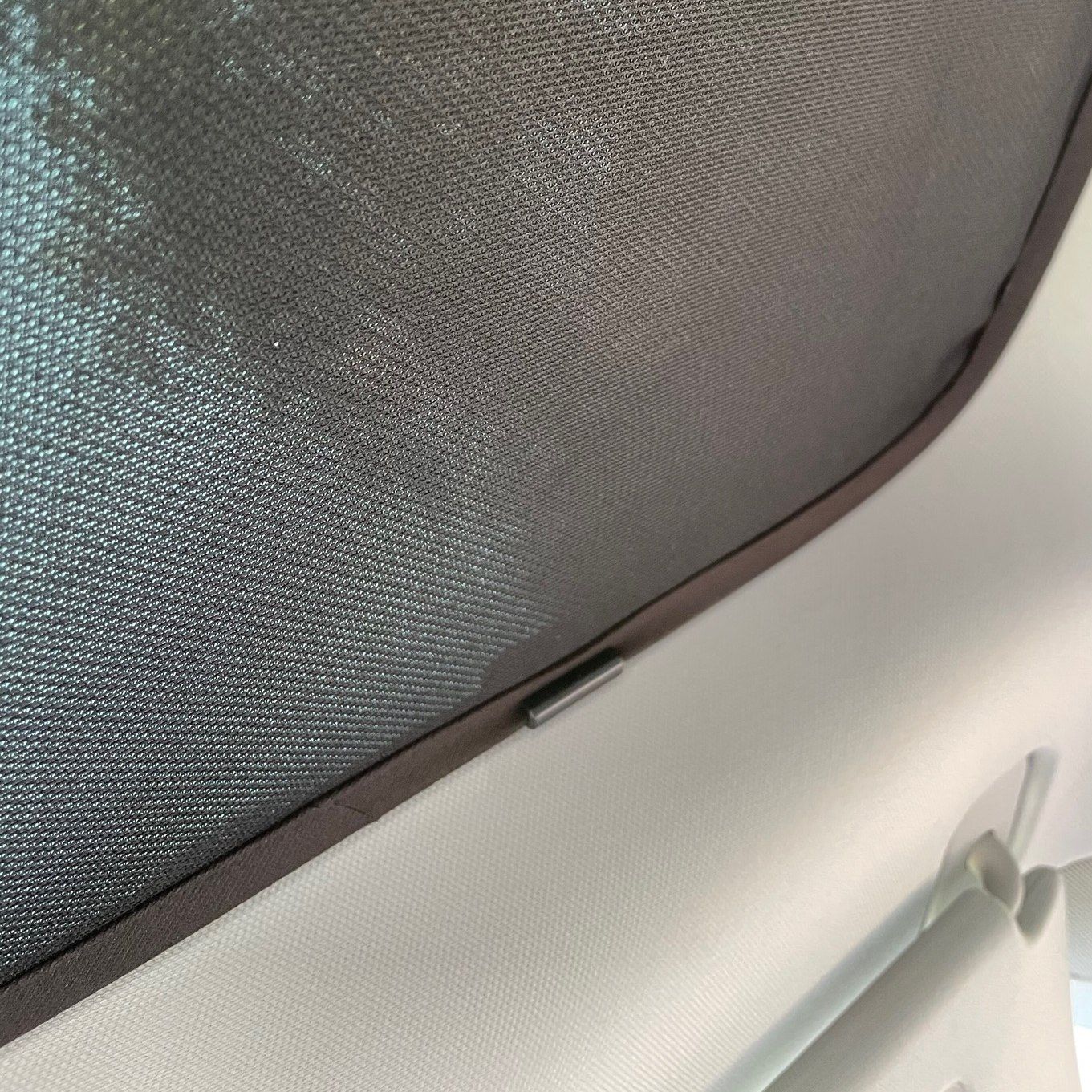 Aurinkosuoja katolle, 2 osaa - Tesla Model 3