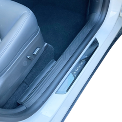 Askelsuojat eteen ja taakse - TPE muovia - 4 kpl sarja - Tesla Model Y