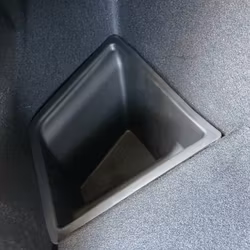 Sisäosa tavaratilaan - Tesla Model 3