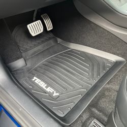 Kumimatot 3D - Tesla Model 3