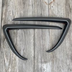Sumuvalojen paneelit mattahiilikuitua - Tesla Model 3