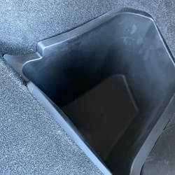 Säilytyssisäkkeet tavaratilaan lattiaosilla - Tesla Model Y
