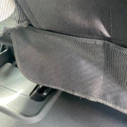 Säilytystasku etuistuinten taakse, musta