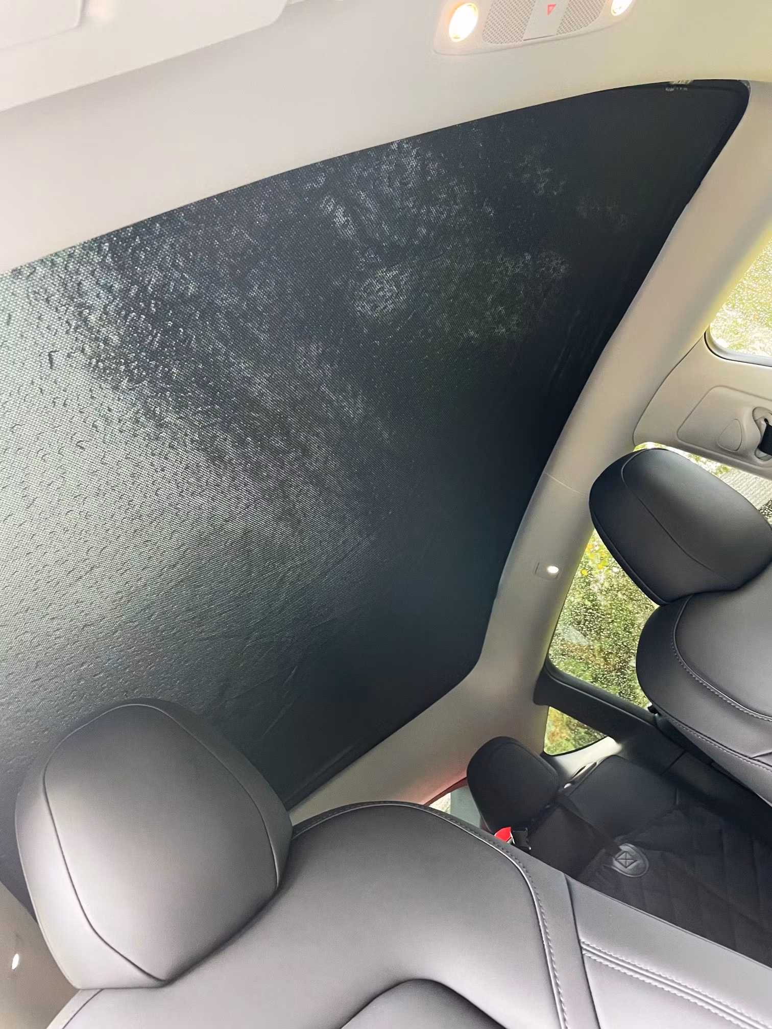 Aurinkosuoja katolle - Tesla Model Y