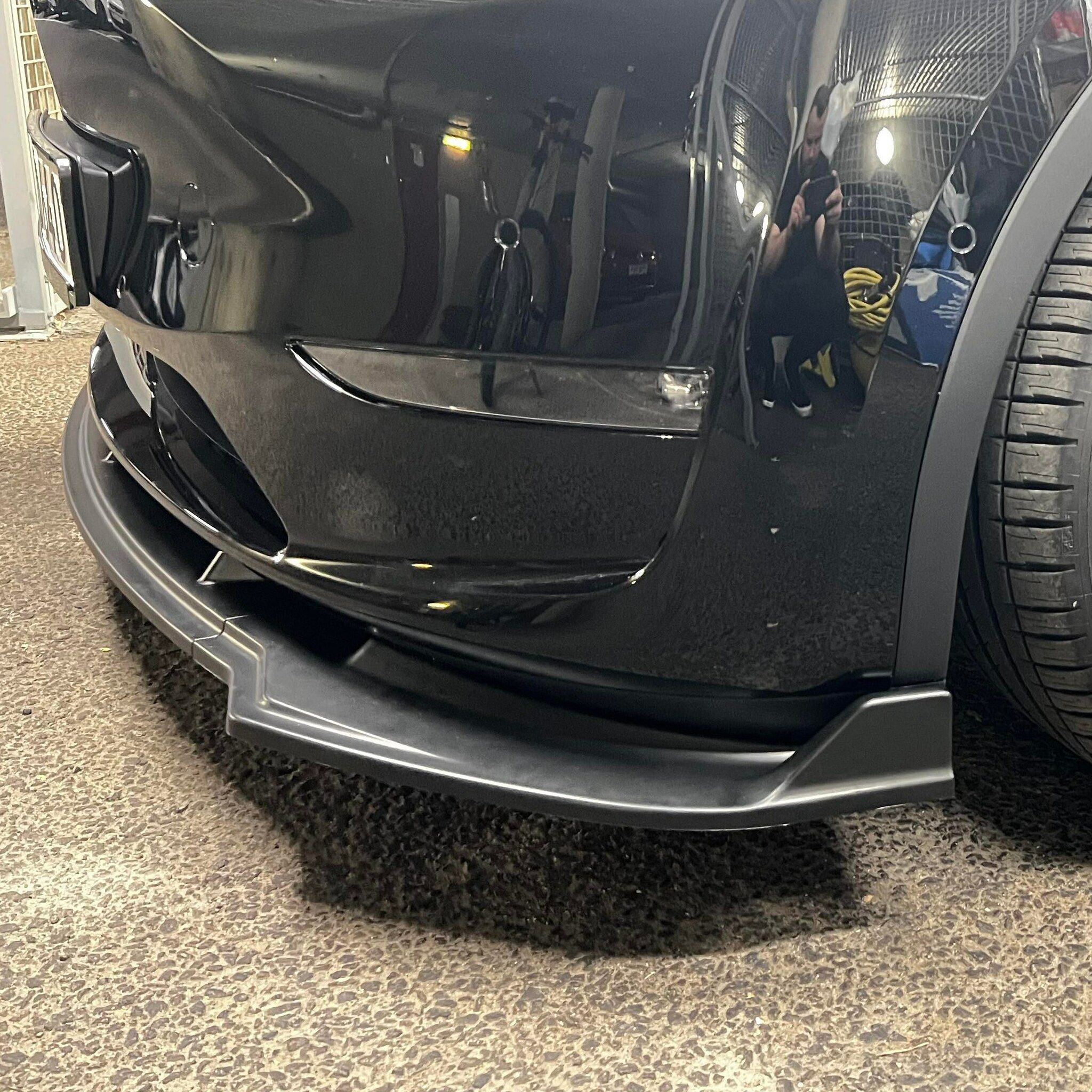 Etuspoileri mattamusta - Tesla Model Y