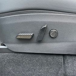 Istuinten painikkeiden paneelit  kiiltävää hiilikuitua - Tesla Model 3/Y