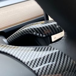 Ohjauspyörän vipujen paneelit  kiiltävä hiilikuitu - Tesla Model Y