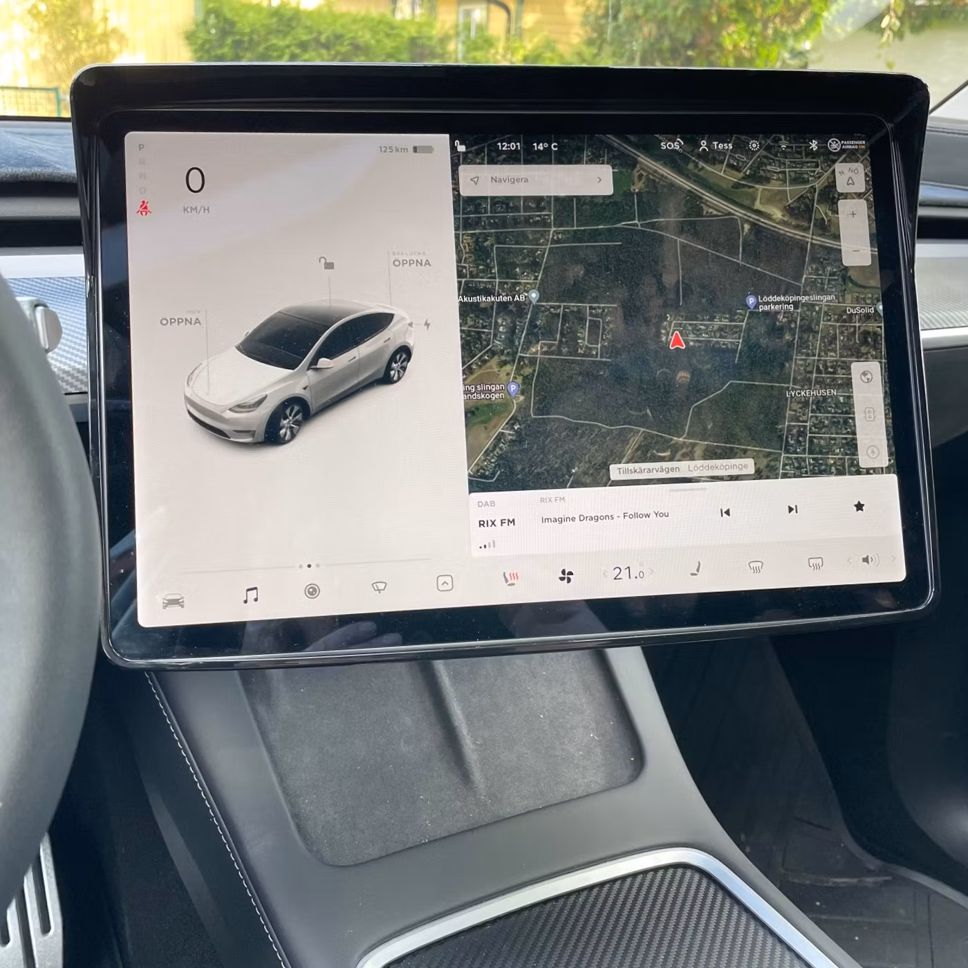 Säädettävä näytön kiinnitys, sivuttain + ylös ja alas - Tesla Model 3/Y