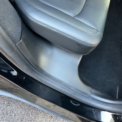 Takaistuimen askelsuojat suojus ABS-materiaalia, hiilikuitukuvioinen - Tesla Model Y