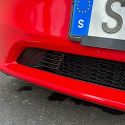Etuosan ilmanottosuoja - Tesla Model Y