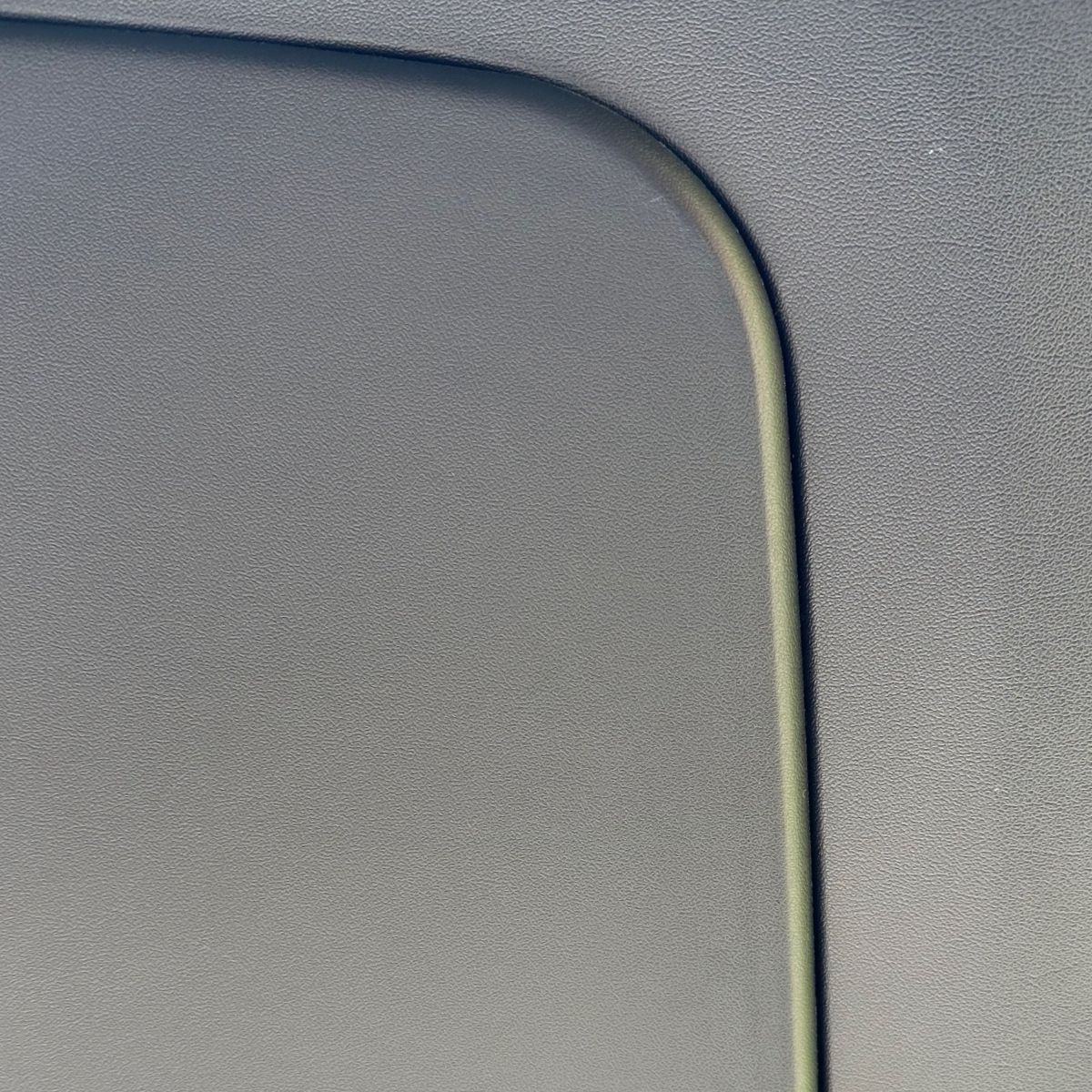 Paneeli tavaratilan sisäpuolelle - Tesla Model Y