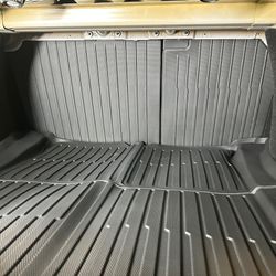 Suoja takaistuimen selkänojan taustalle, TPE-materiaali, nano-kuvioitu - Tesla Model 3 Highland