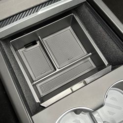 Keskikonsolin säilytyskotelo, ABS-muovi - Tesla Model 3 2023.20-/Model Y 2025.3-
