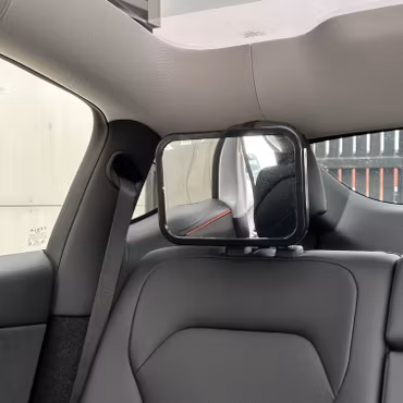 Peili takapenkille – Tesla Model Y