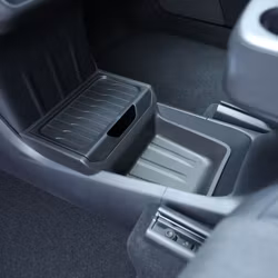 Säilytyslokero keskikonsolin tilalle – Tesla Model Y Juniper RWD