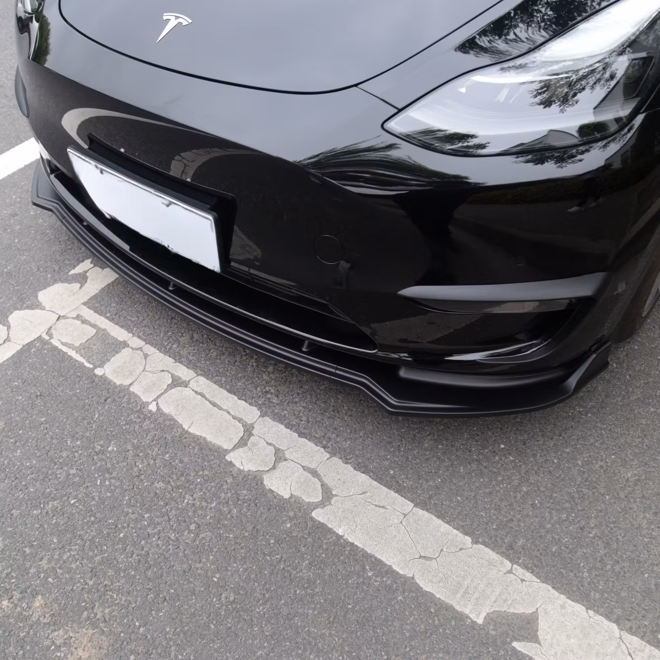 Etuspoileri, kaksi vaihtoehtoa – Tesla Model Y Legacy