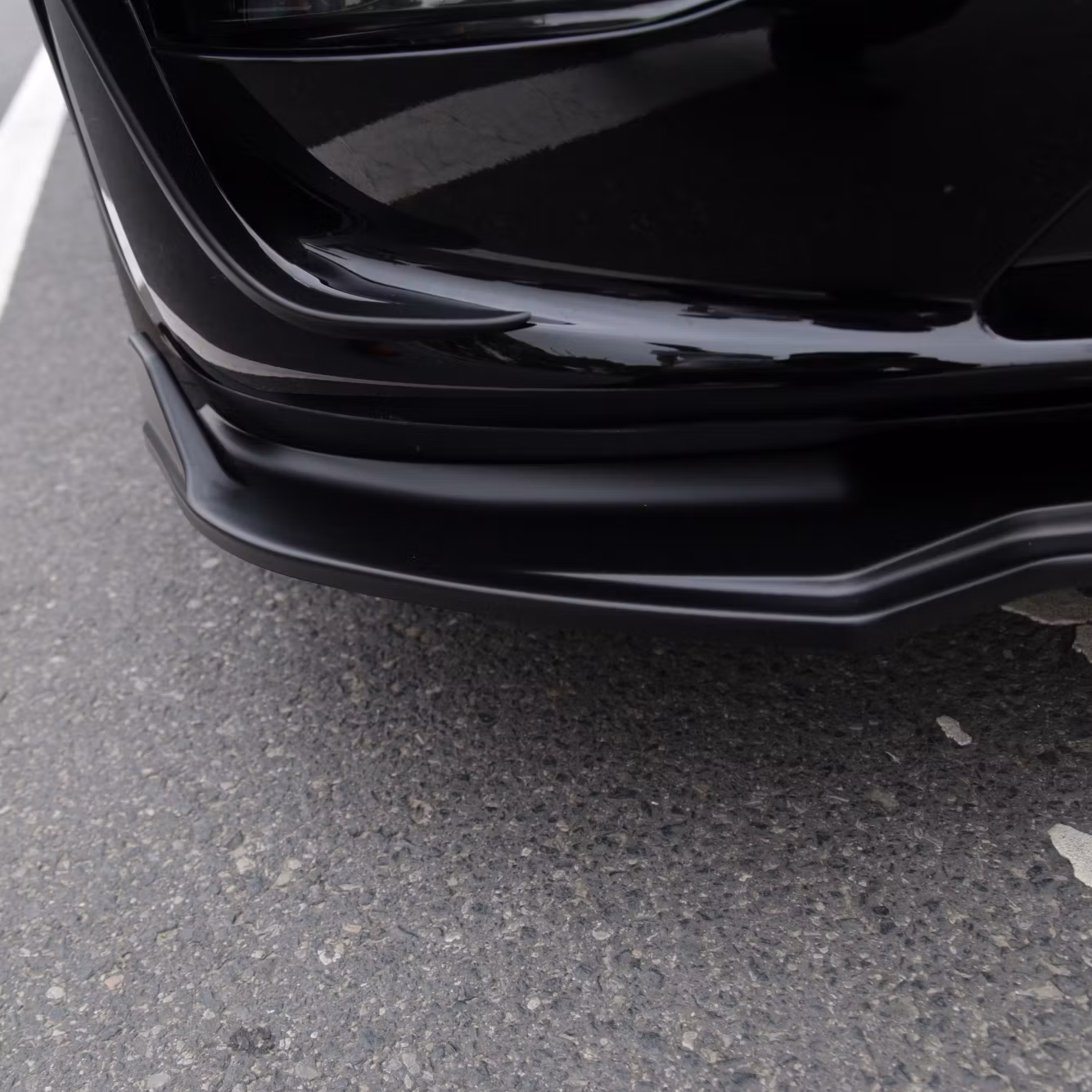 Etuspoileri, kaksi vaihtoehtoa – Tesla Model Y Legacy