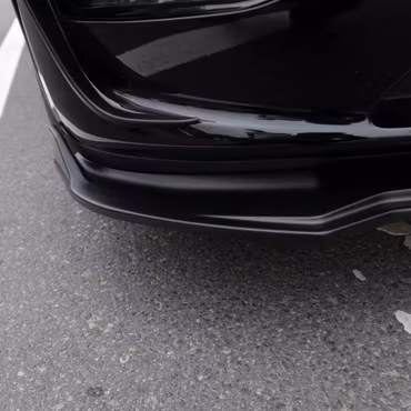 Etuspoileri, kaksi vaihtoehtoa – Tesla Model Y Legacy