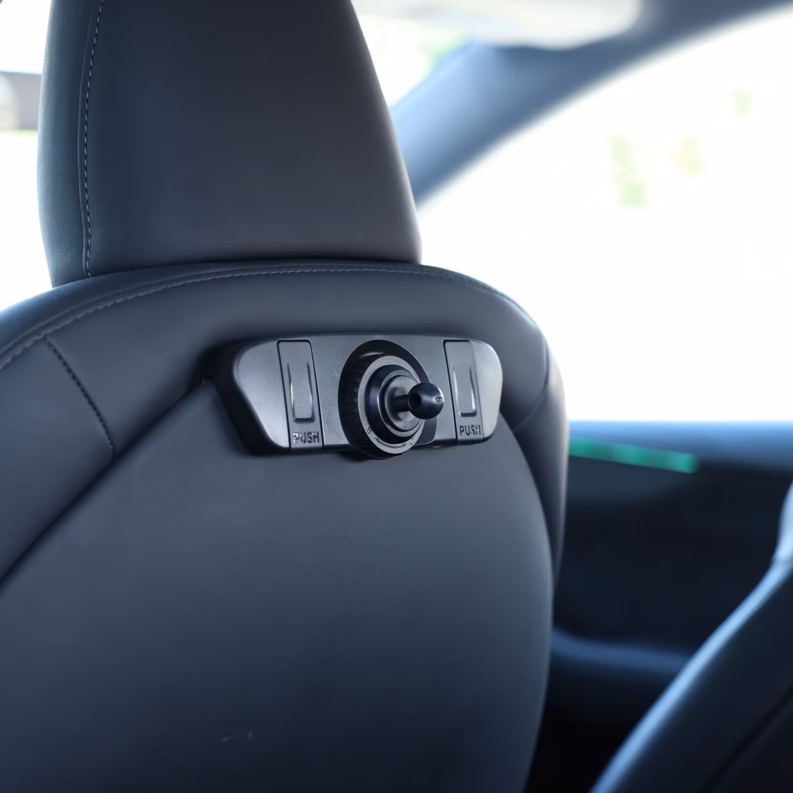Magneettinen teline tabletille ja puhelimelle – Tesla Model 3/Y