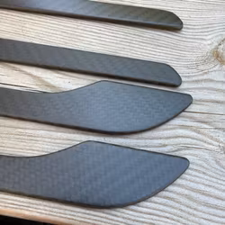 Ovenkahvojen paneelit aidosta hiilikuidusta – Tesla Model 3/Y