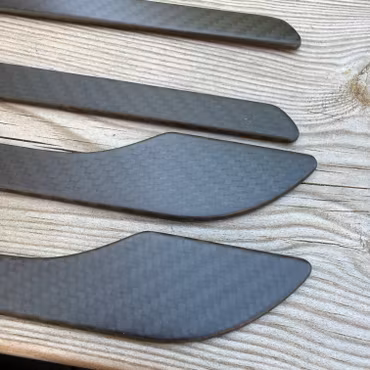Ovenkahvojen paneelit aidosta hiilikuidusta – Tesla Model 3/Y