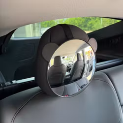 Pyöreä peili takapenkille – Tesla Model Y