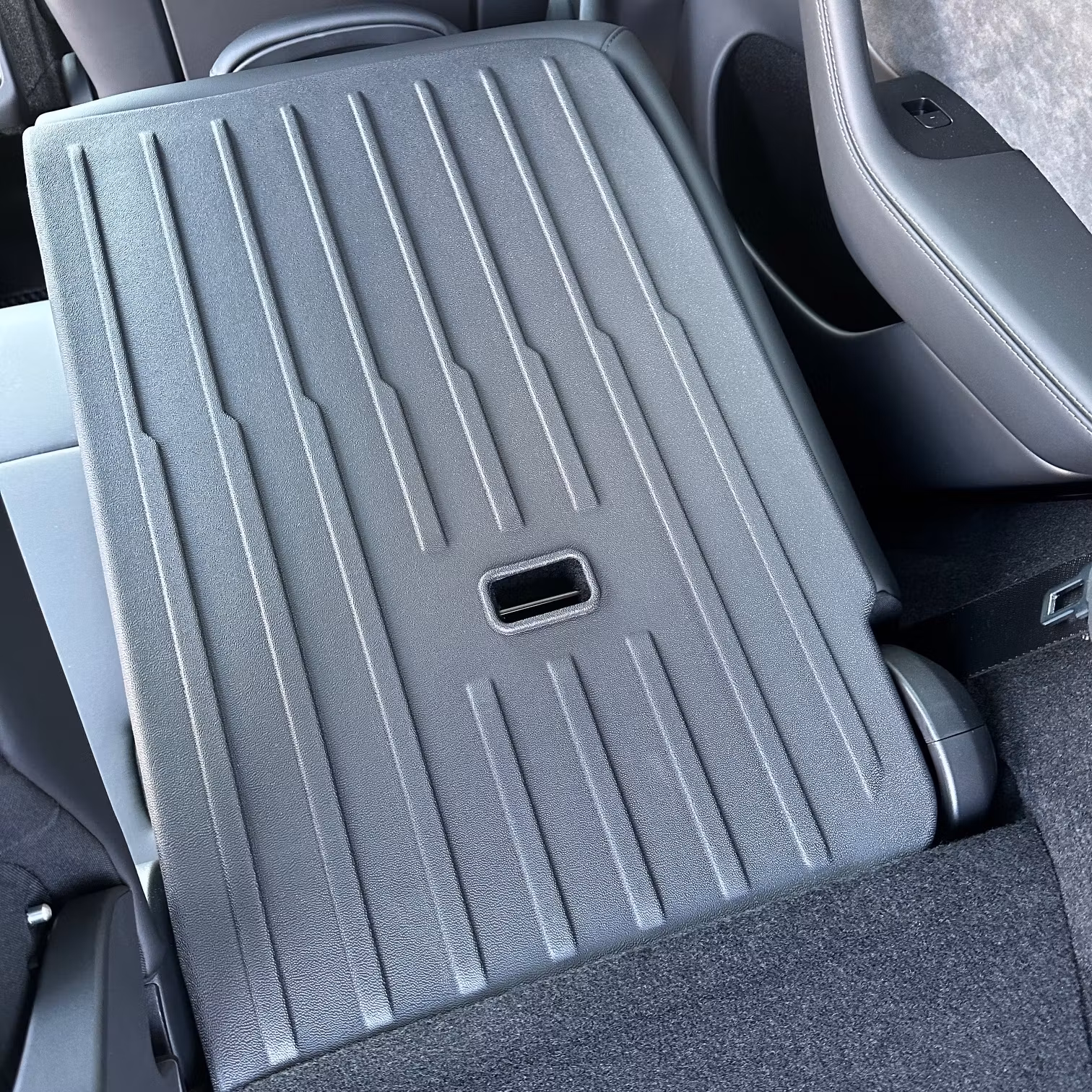 TPE-matot/suojat takaistuinten selkänojiin – Tesla Model Y Juniper