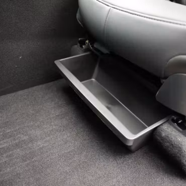 Säilytyslokero etuistuimen alle – Tesla Model Y Juniper