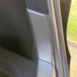 Kynnyssuojan jatke tavaratilaan - Tesla Model Y