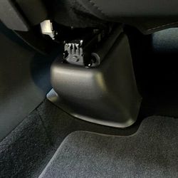 Istuinkiinnikkeiden päällisuojat - Tesla Model Y