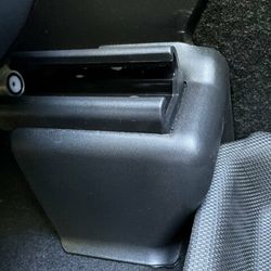 Istuinkiinnikkeiden päällisuojat eteen - Tesla Model Y
