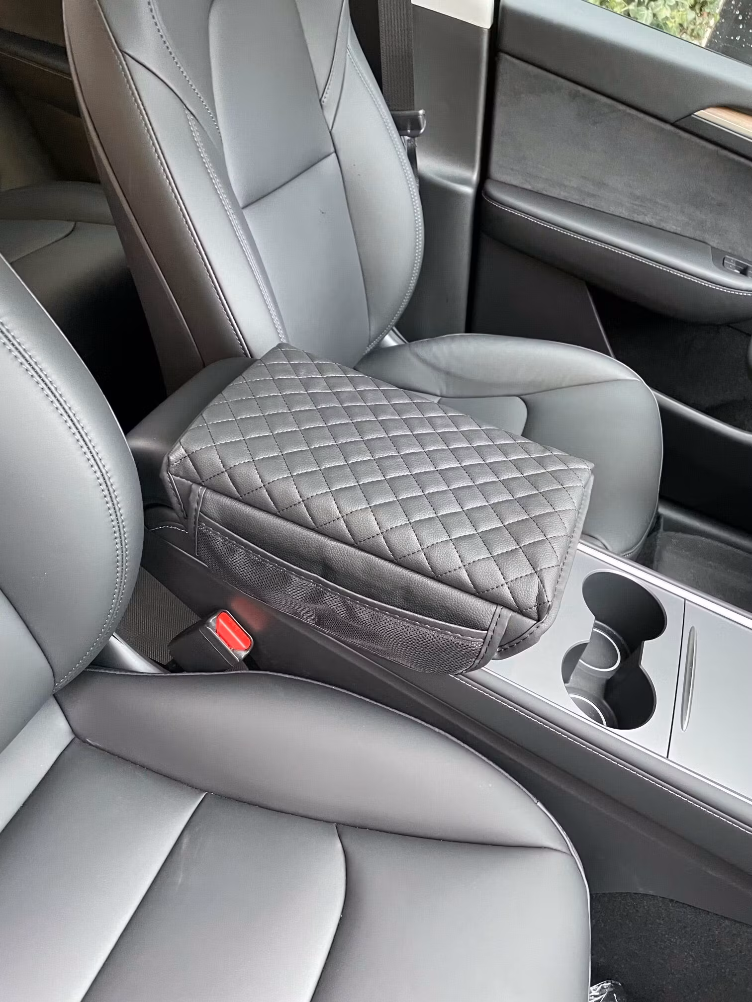 Käsinojan suoja sivutaskuilla, musta - Tesla Model 3 / Y