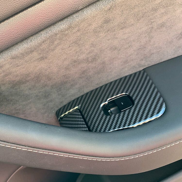 Ikkunoiden nostopainikkeiden paneelit kiiltävää hiilikuitua - Tesla Model 3/Y