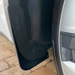 Roiskesuojat - Tesla Model Y