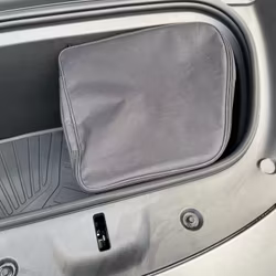 Etukontin laukku - Tesla Model Y