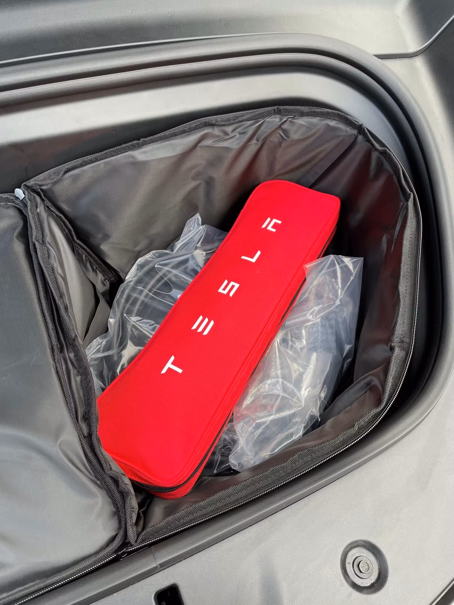Etukontin laukku - Tesla Model Y