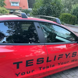 Kattoteline - Tesla Model 3