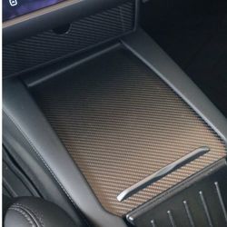 Keskikonsolin kalvo, hiilikuitu - Tesla Model S