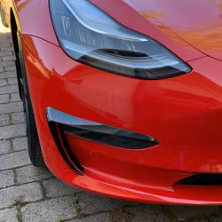 Kalvot ajovalojen alle -  ABS-hiilikuitua - Tesla Model 3