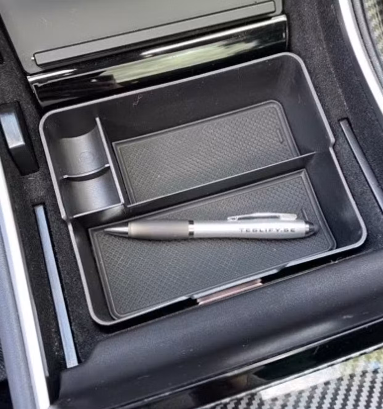 Muovinen keskikonsolin säilytyslaatikko - Tesla Model 3