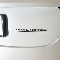 Tarra Dual Motor, mattamusta mustalla viivalla - Tesla Model S/3/X/Y