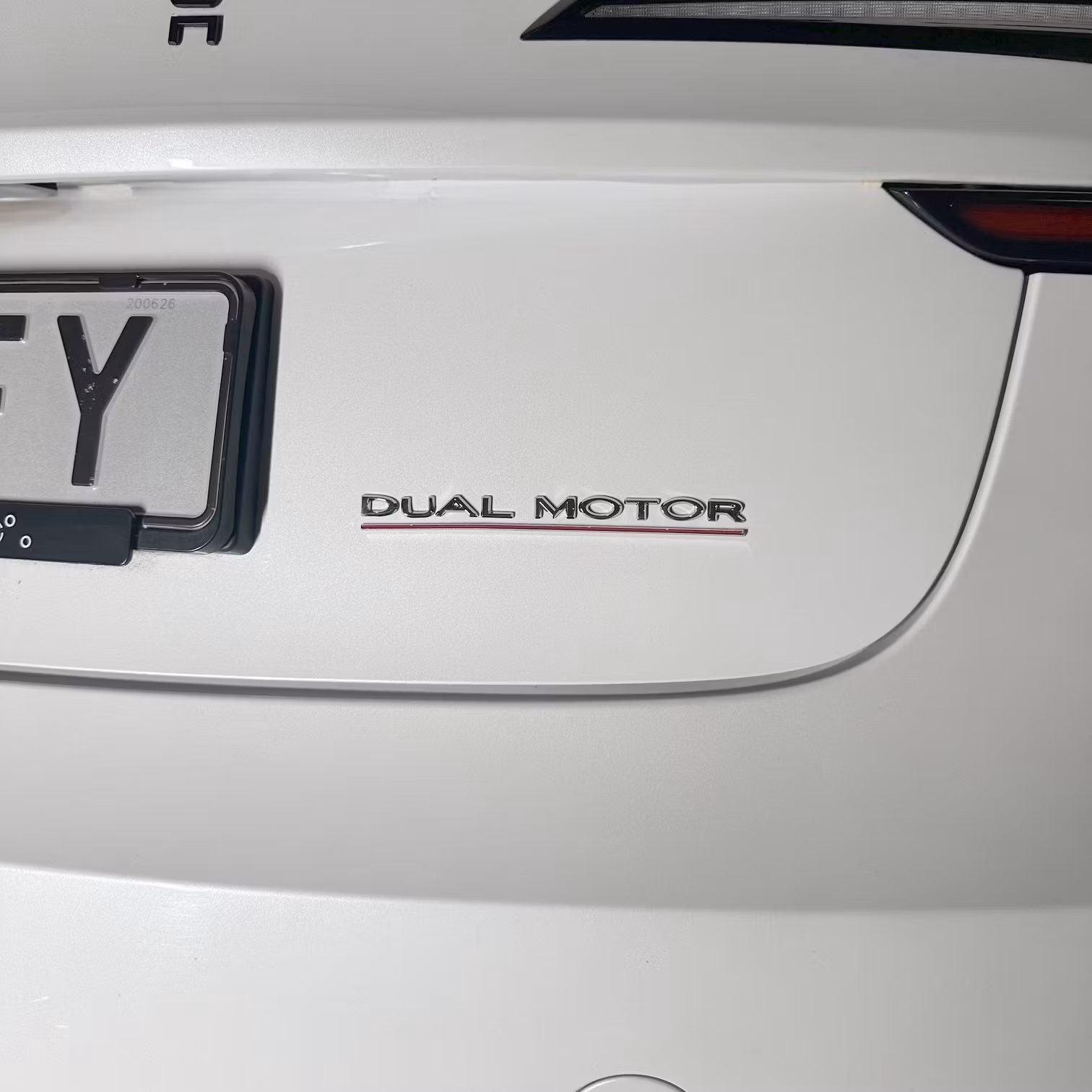 Dual Motor-tarra, hopea - Tesla Model 3 / S / X / Y