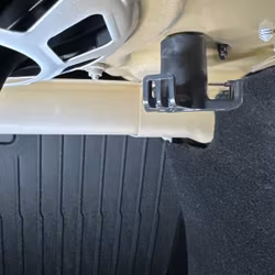 Koukku - takakontti - Tesla Model 3